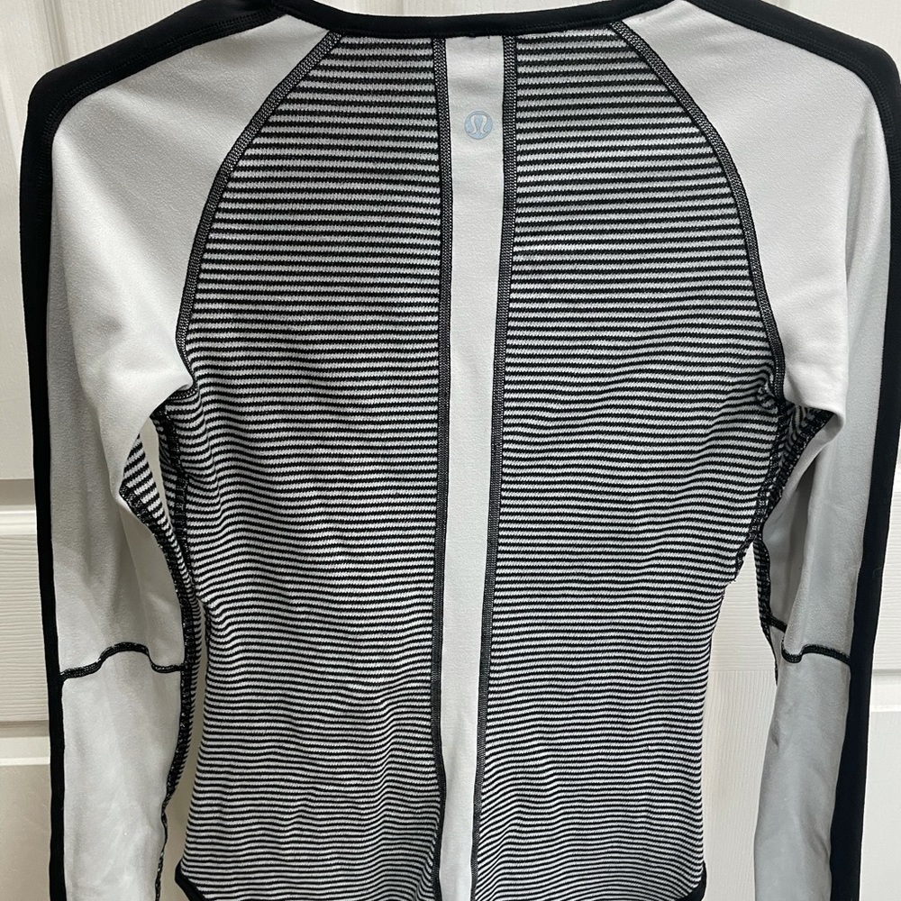 Lululemon- Pullover